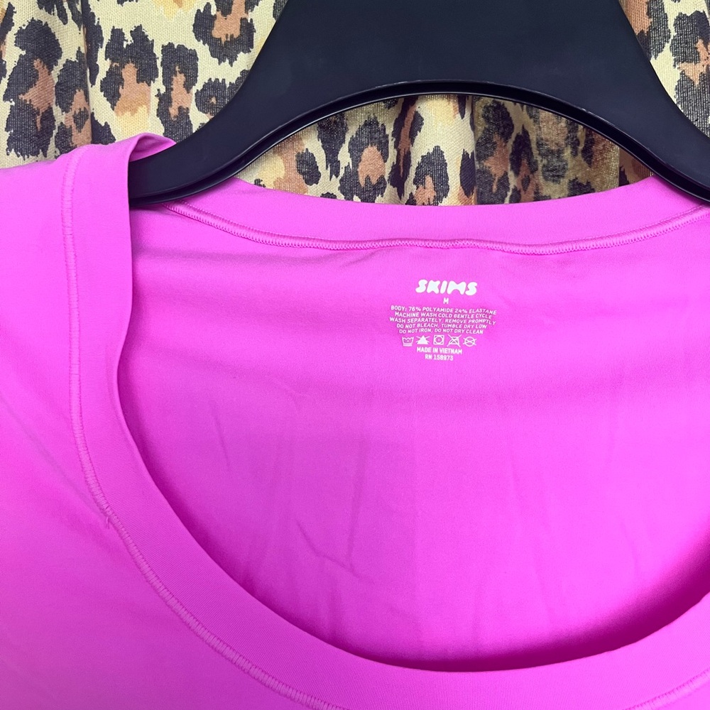 SKIMS Fits Everybody Long Sleeve Bodysuit - Picture 5 of 7